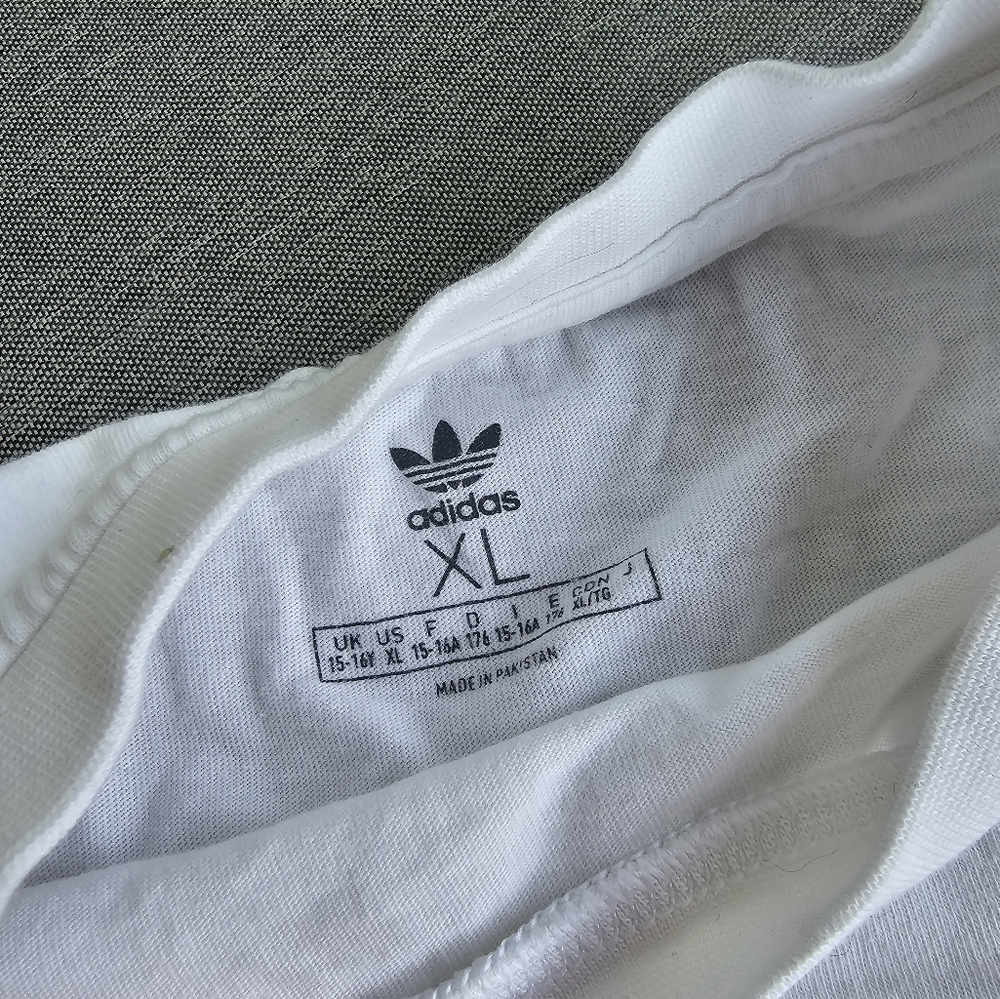 ADIDAS BUNDLE - Picture 2 of 6